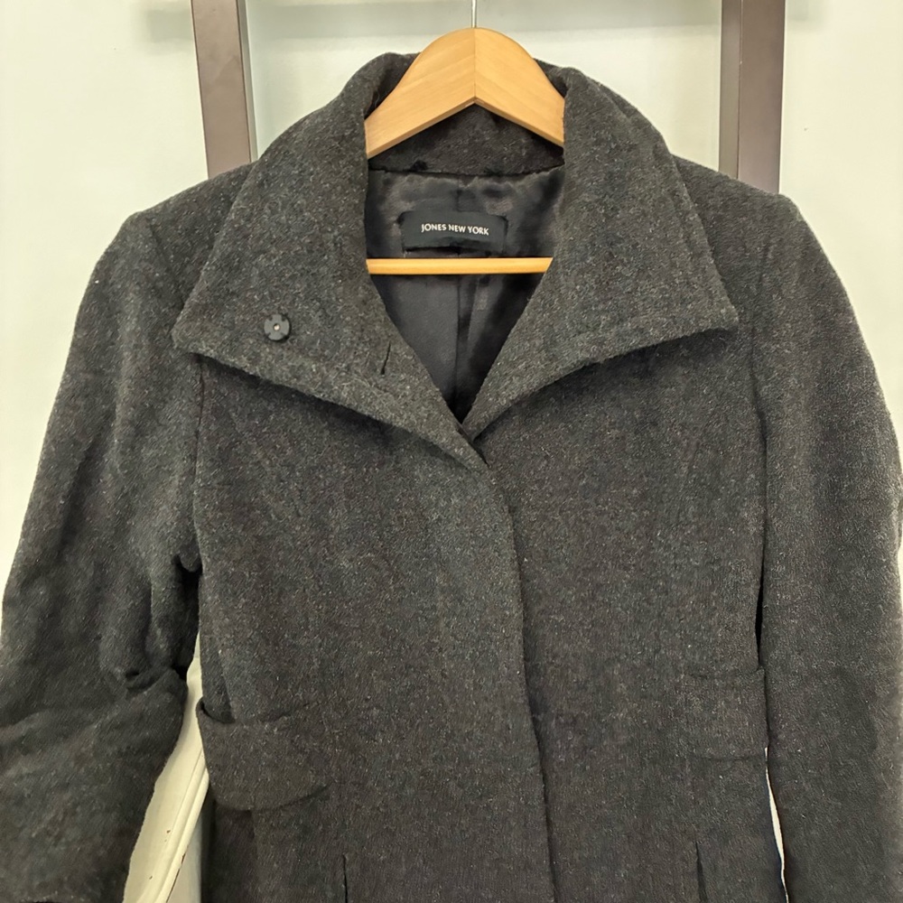 Jones New York Charcoal wool & cashmere Coat. Size small. Gorgeous fabric! - Picture 5 of 16